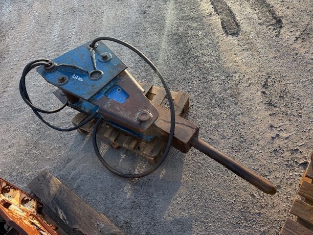 MŁOT hydrauliczny do koparko ładowarki używany