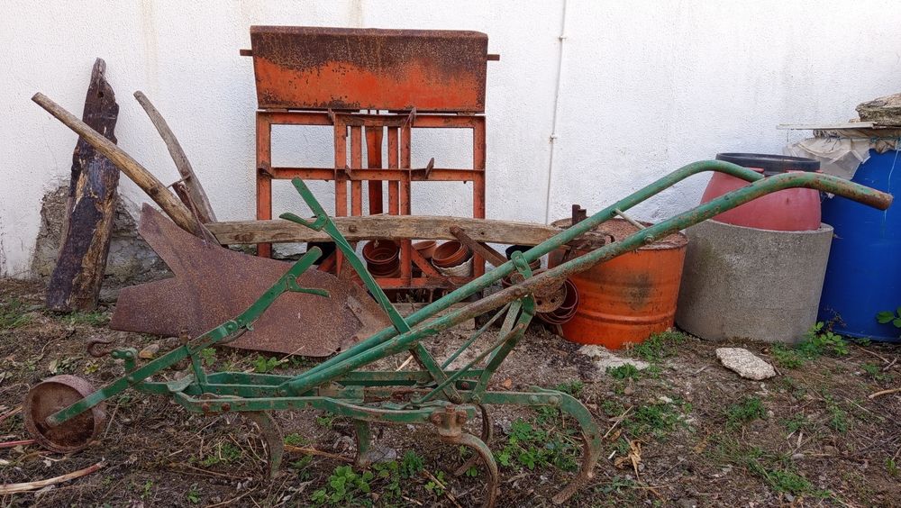 Arado, Grade e Sachador agrícolas

Descrição:
Vendo c