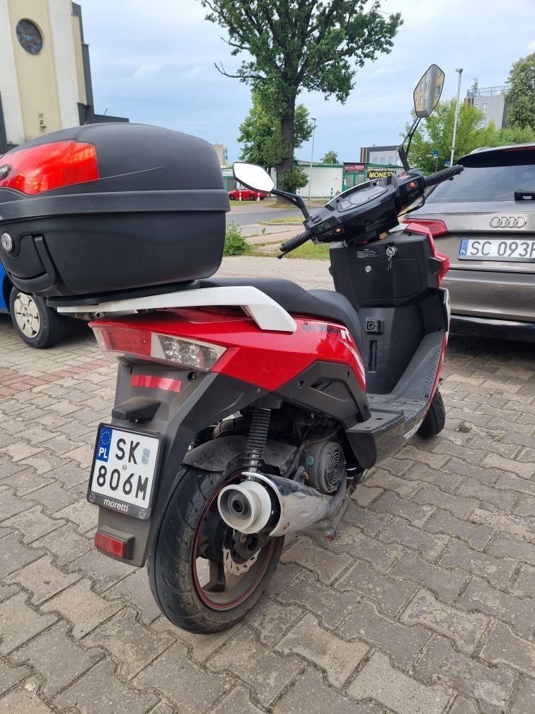 Skuter Zipp Quantum R 125  / 2 kaski / Rękawice / Zadbany