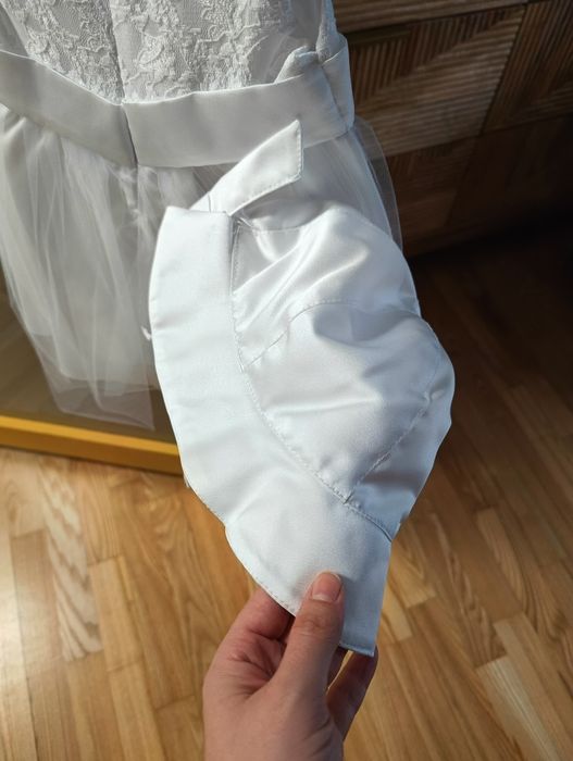 Biała sukienka na chrzciny r. 68