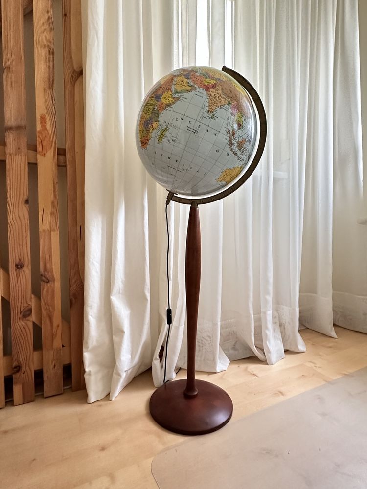 Globus polityczno fizyczny podświetlany - lampa stojąca