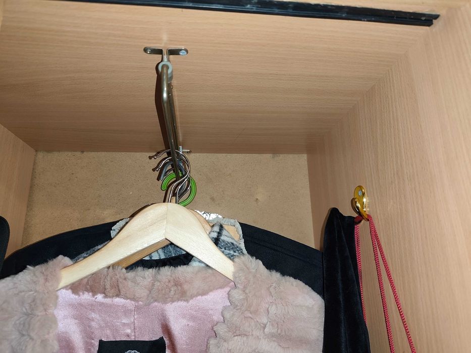 Шафа у коридор з дзеркалом