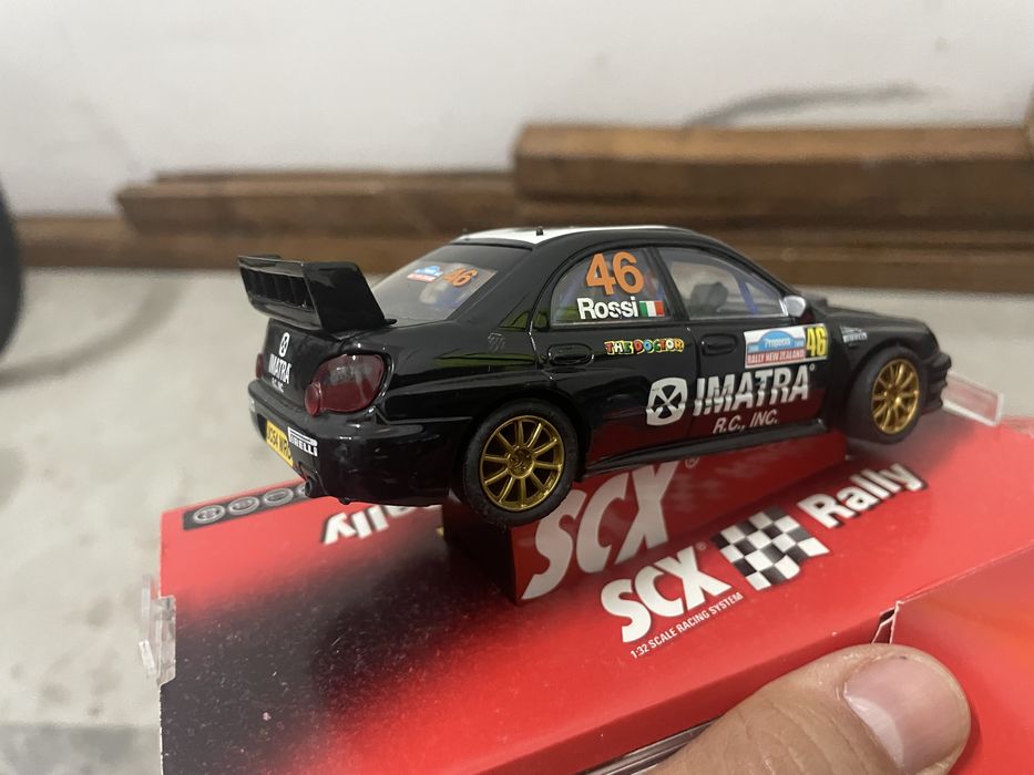 Pista oval SCX 1:32 + subaru impreza