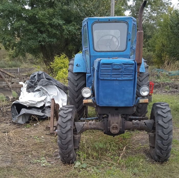 Продам трактор т-40 Ам з плугом та культиватором , з  документами .