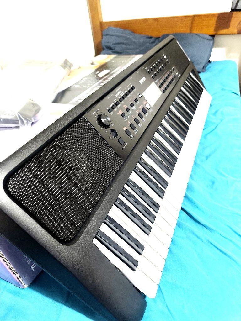 Teclado Yamaha PSR-E383 + Suporte