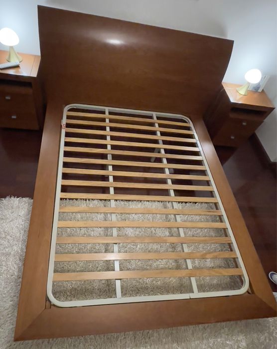 Cama de casal em cerejeira