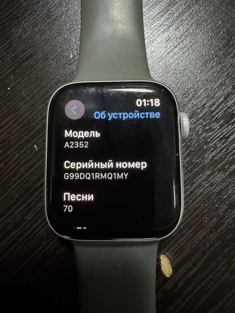 Продам Apple Watch Nike SE 44mm Silver