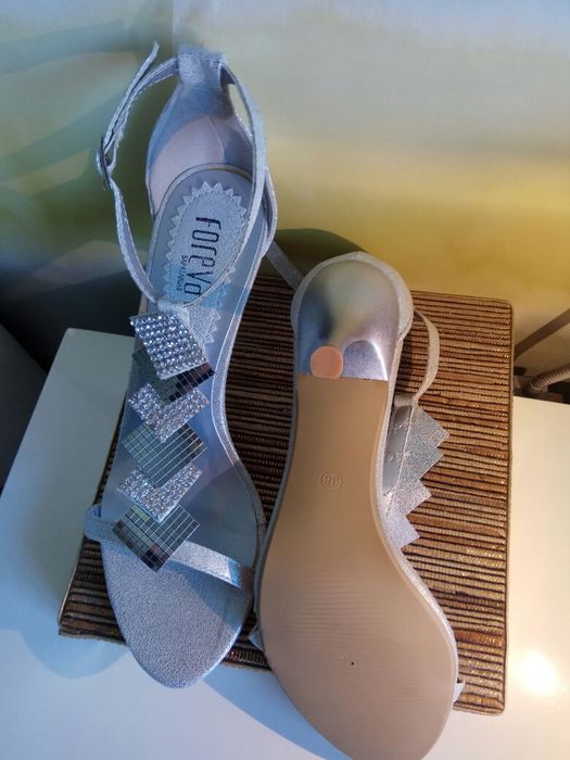 Sandálias novas prateadas FOREVA T. 38