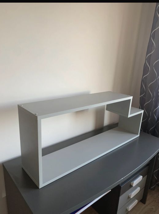 Szare pułki firmy Meblik(LOL)