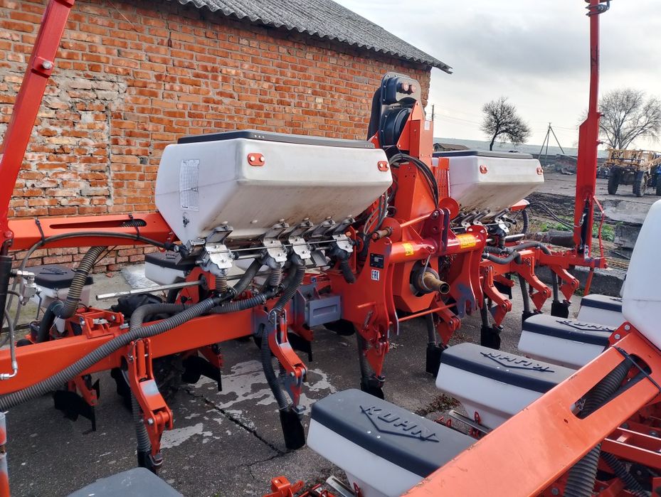 Продаєця сівалка кун плантер 3