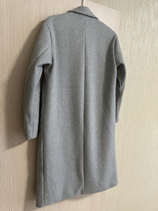 Пальто pull&bear сірого кольору
