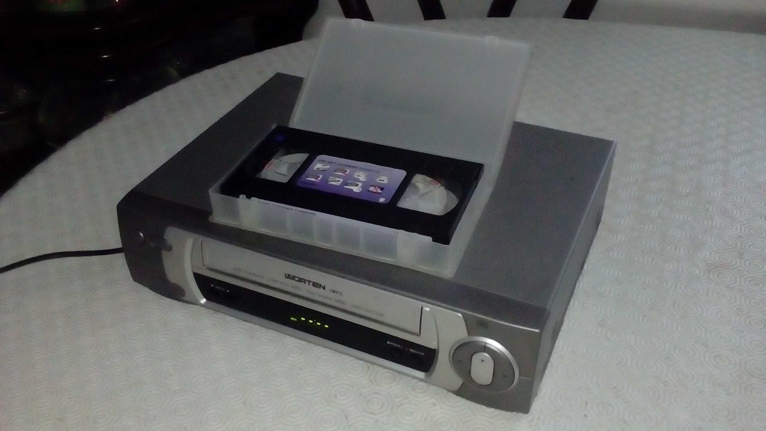 Leitor/gravador vídeo VHS Worten VM470, sem comando