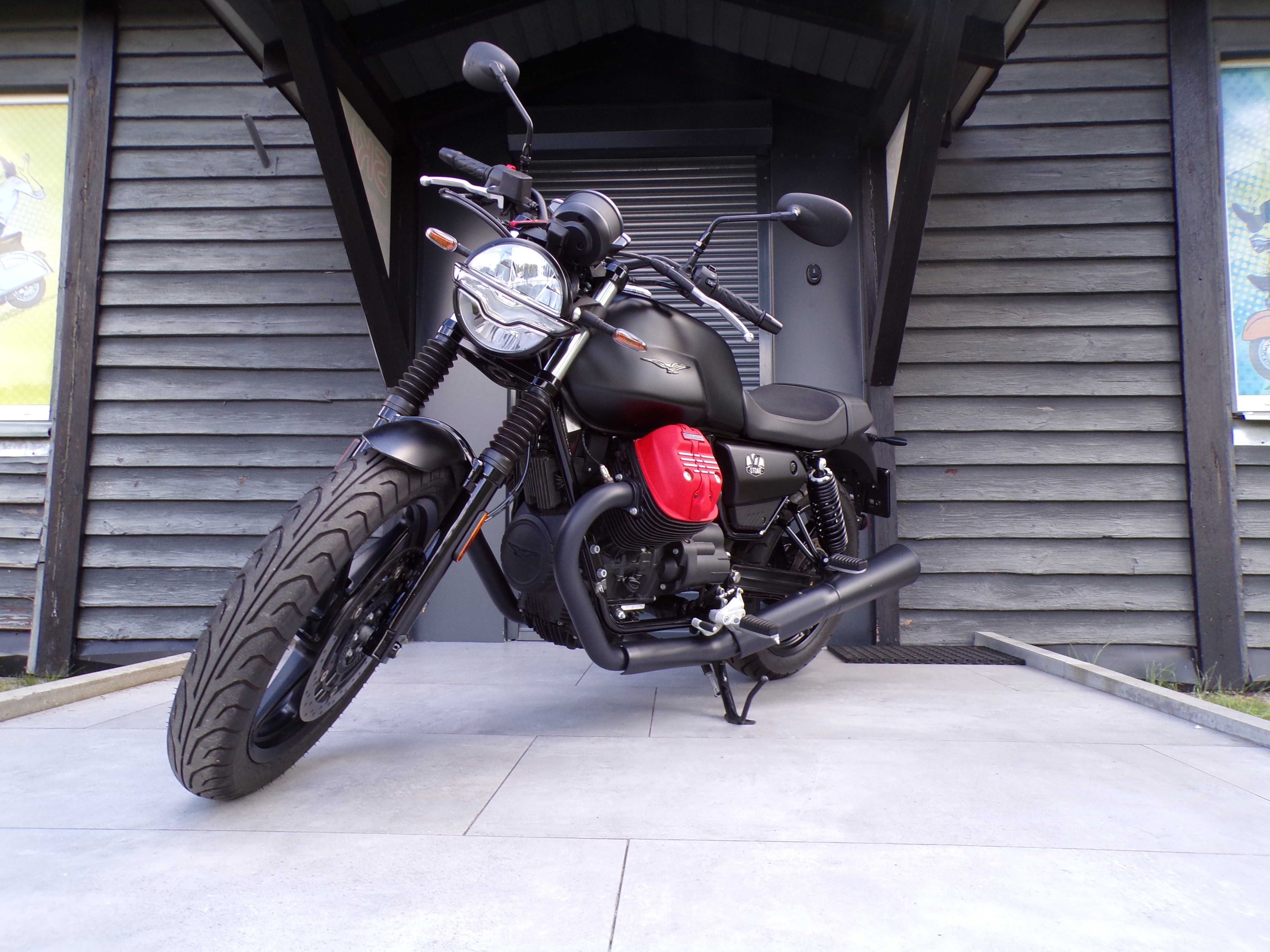 Moto Guzzi V7 Stone 850cc 2023r. Czarny Mat Czerwone dekle Limitowane