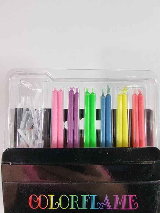 Świeczki urodzinowe na tort kolorowy płomień 12 sztuk na torty