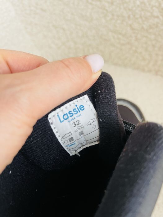 чоботи, черевики Lassie