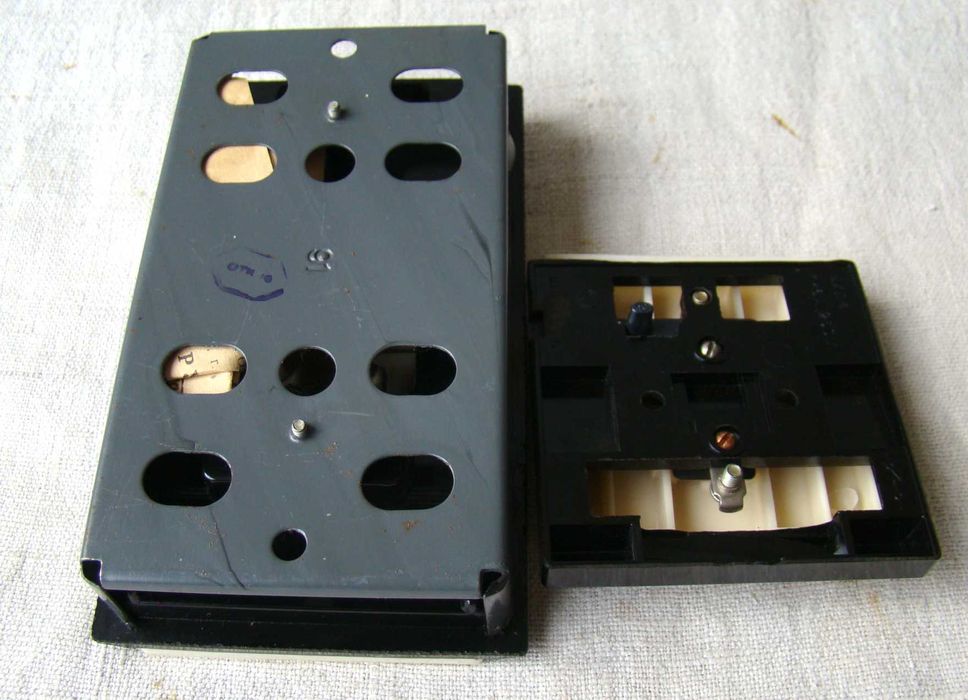Блок вимикачів на три клавіші з розеткою новий, підрозетник часів ссср
