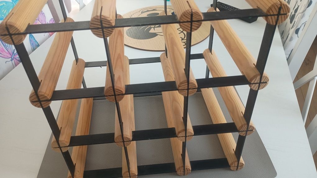 Stojak na wino pojemny