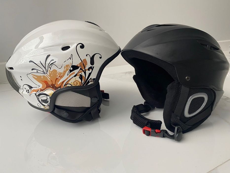 2 горнолижніх шолома