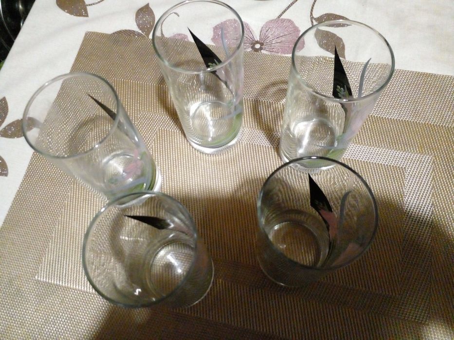 Набор стеклянных стаканов
