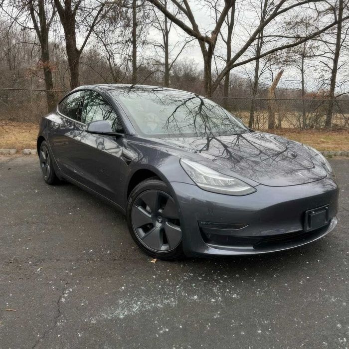 Tesla Model 3 Long Range      2022