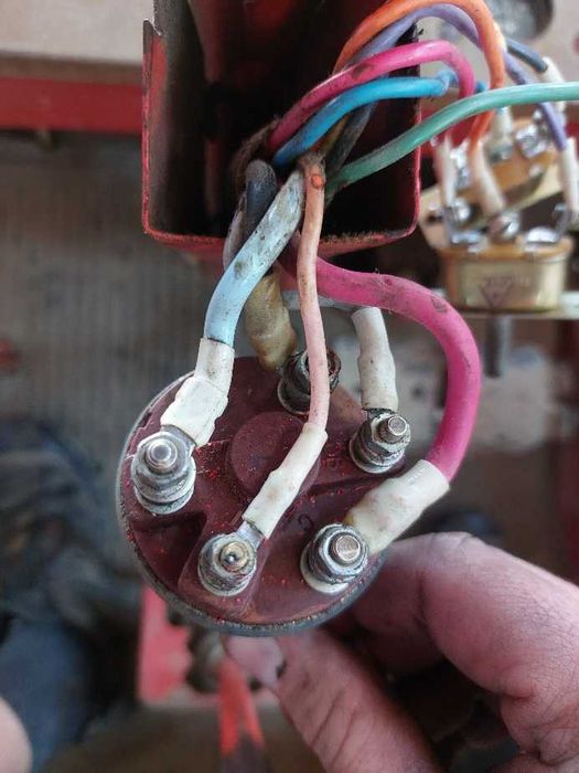 Hydraulik, elektryk, złota rączka, ślusarz, mechanik.