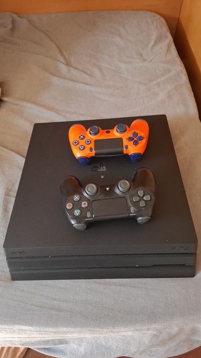 Ps4 pro c/2 comandos + Fifa 22