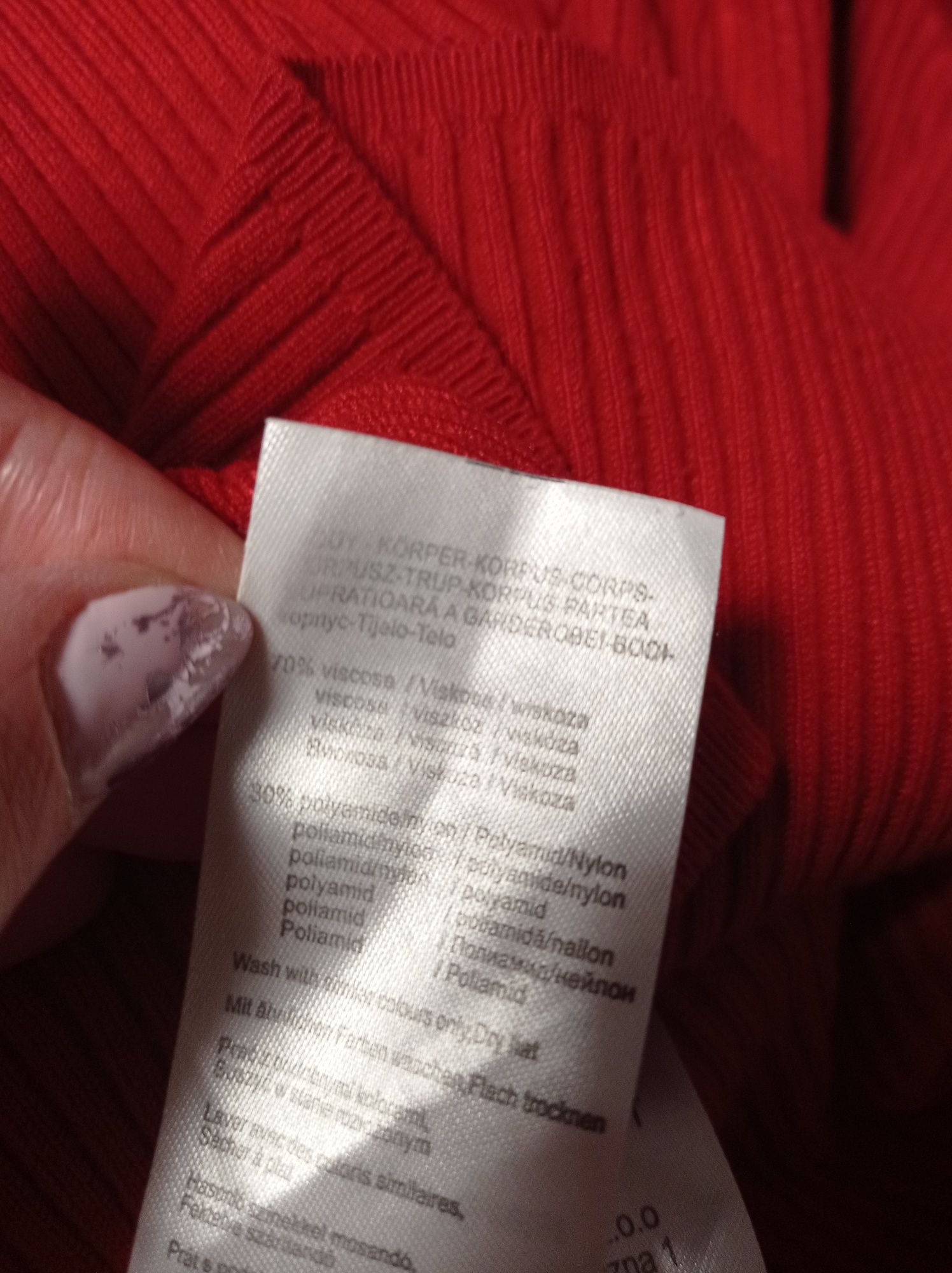 Sweter czerwony z wycięciami Orsay