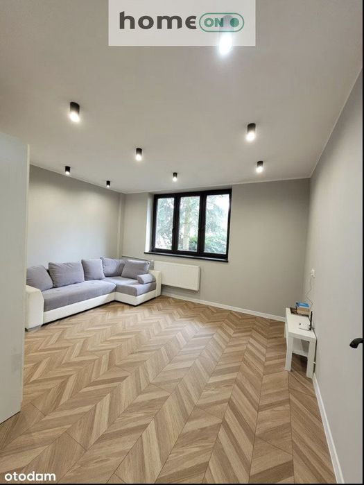 Duża kawalerka z miejscem parkingowym.