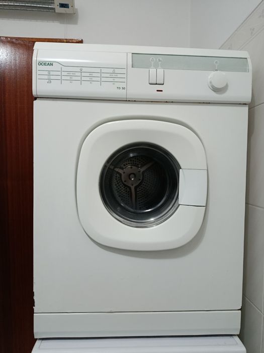 Máquina de secar roupa, usada