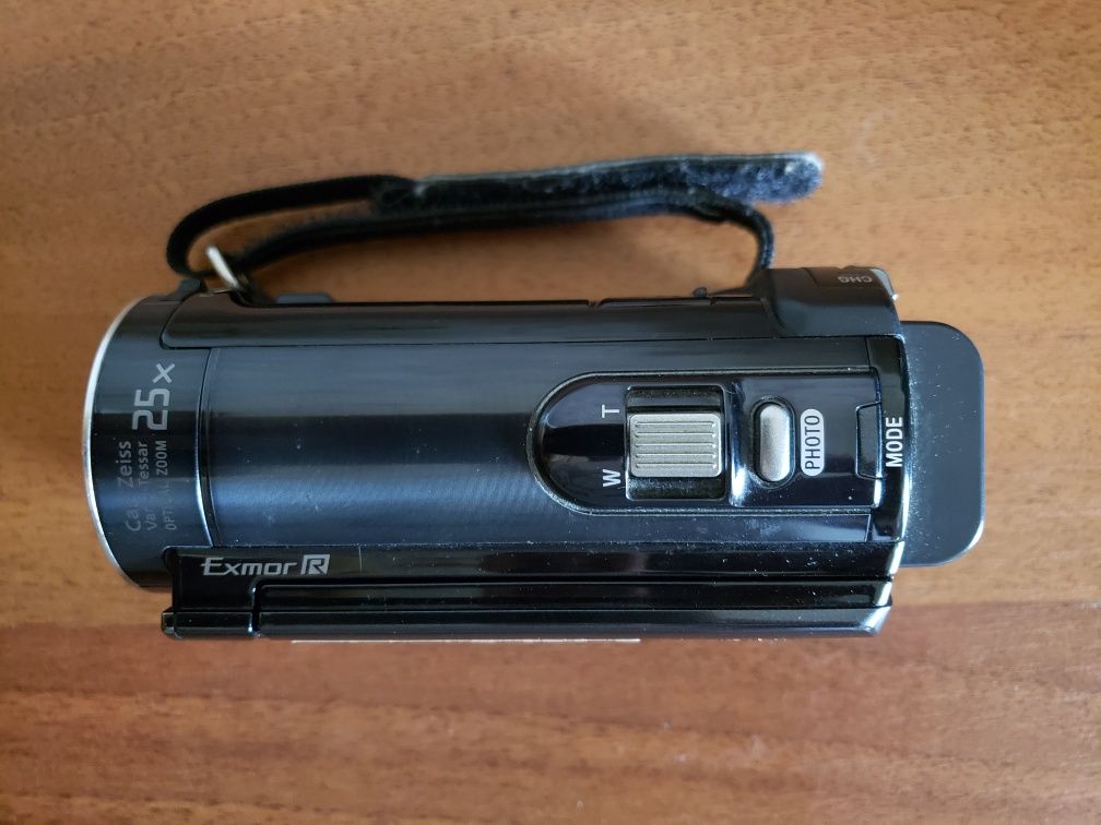 Відеокамера Sony HDR-CX110E + флешка, сумка