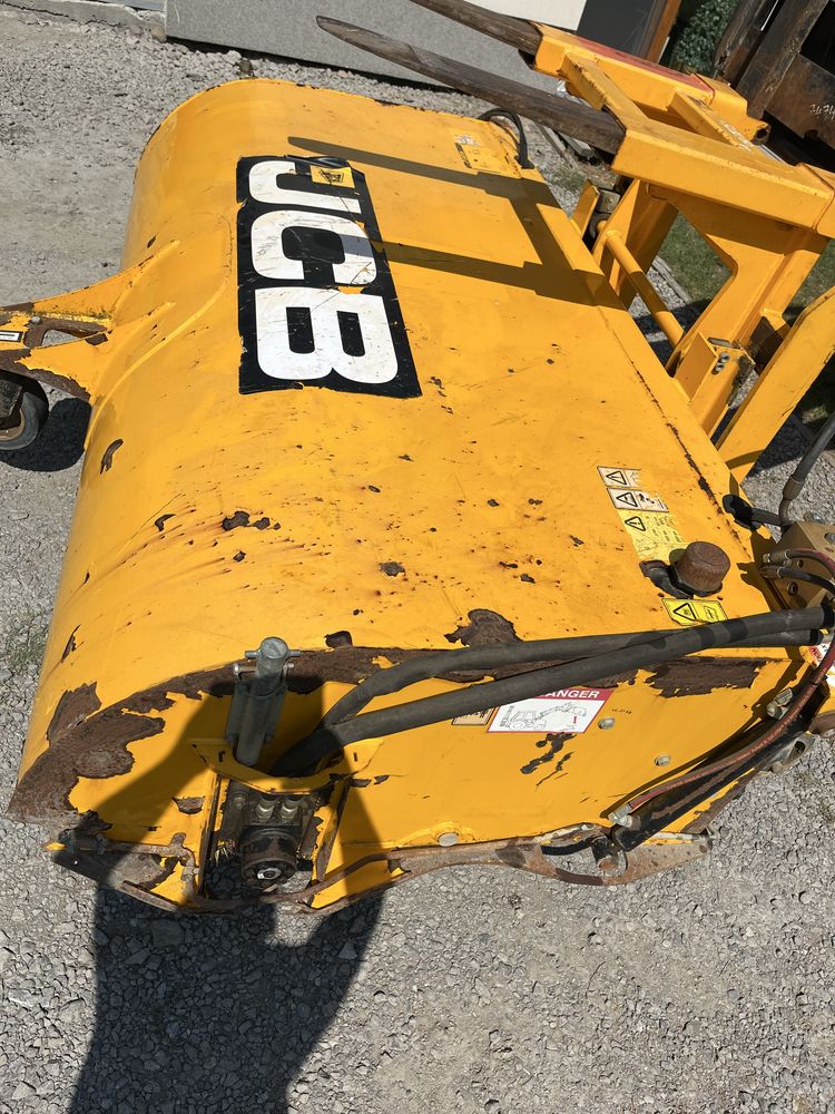 Zamiatarka JCB SC240 Q-fit badz widly szczotka do koparko ladowarki