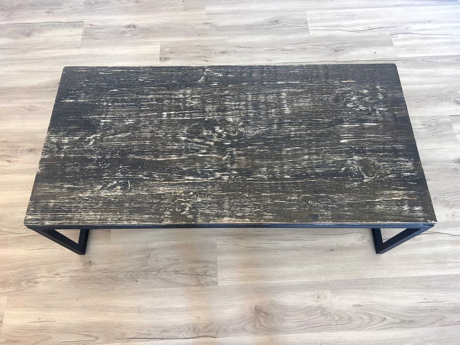 Mesa de centro artística – madeira preto e branco com pés de aço