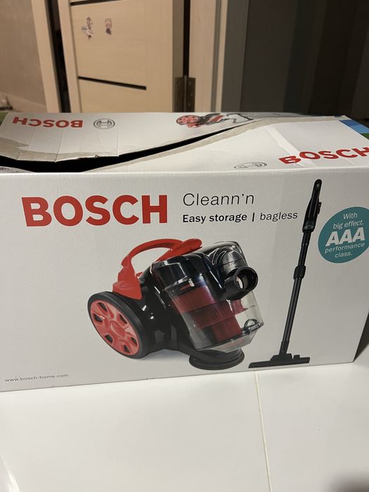 Пилосос Bosch 2000W синій