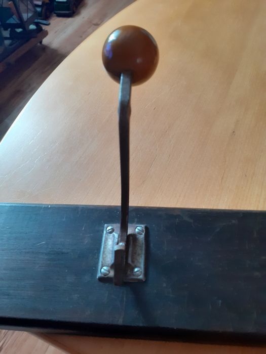 Stary wieszak trzy ramienny o dl.50 /10 cm. Ladny dodatek dekoracyjny