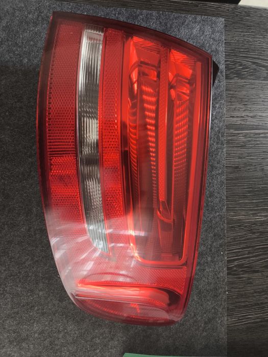Lampa prawy tył Audi A4 B8 blotnik kombi
