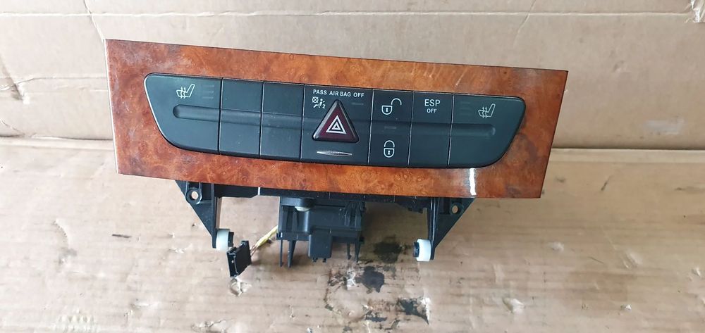 Panel sterowania półka Mercedes E-Klasa W211 A2116830091