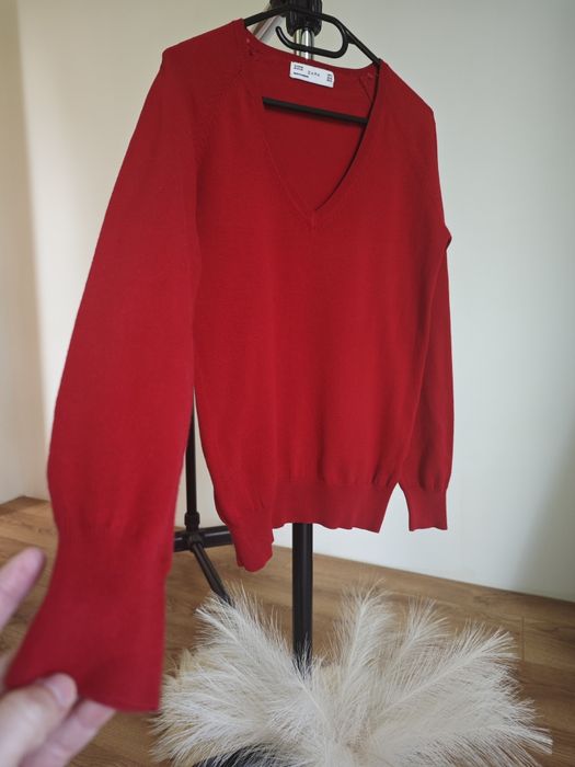 Czerwony sweter z długim rękawem i dekoltem w serek ZARA rozmiar XL kl