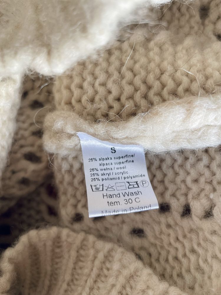 The Odder Side Beżowy sweter wełna alpaka