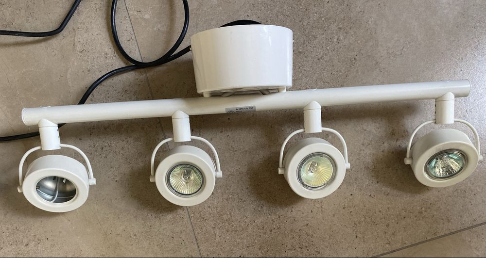 Lampa sufitowa halogenowa