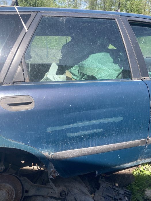 Двері вольво в40