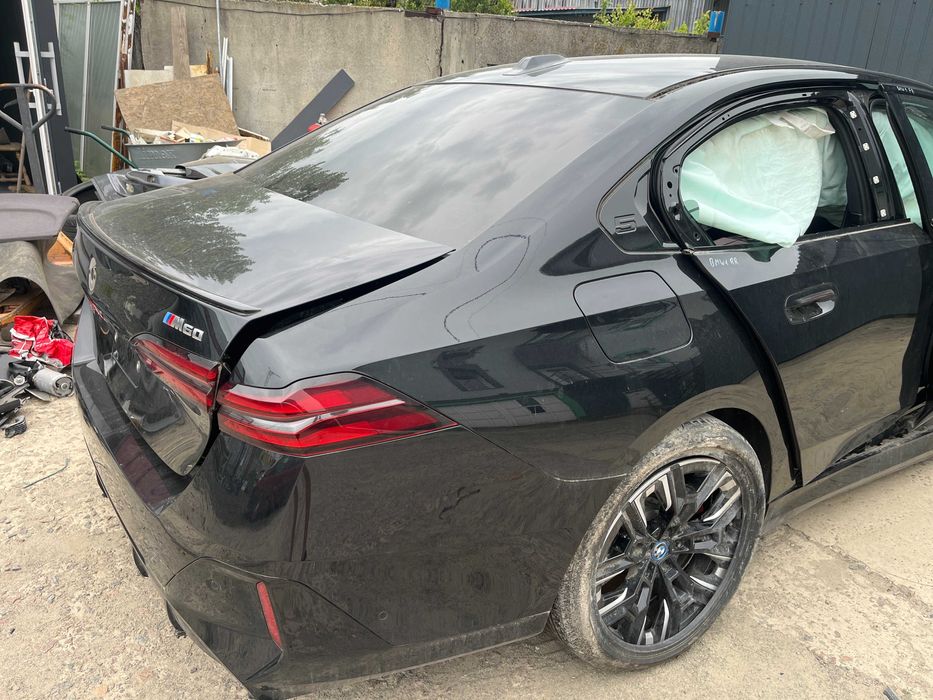 BMW i5 G60 G61 M60 M-Pack sport eDrive40 БМВ і5 м60 г60 електро Європа