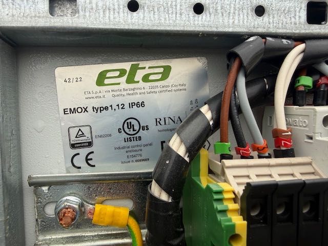 SZAFA sterującą elektryczna ze stycznikami nc2-630/4