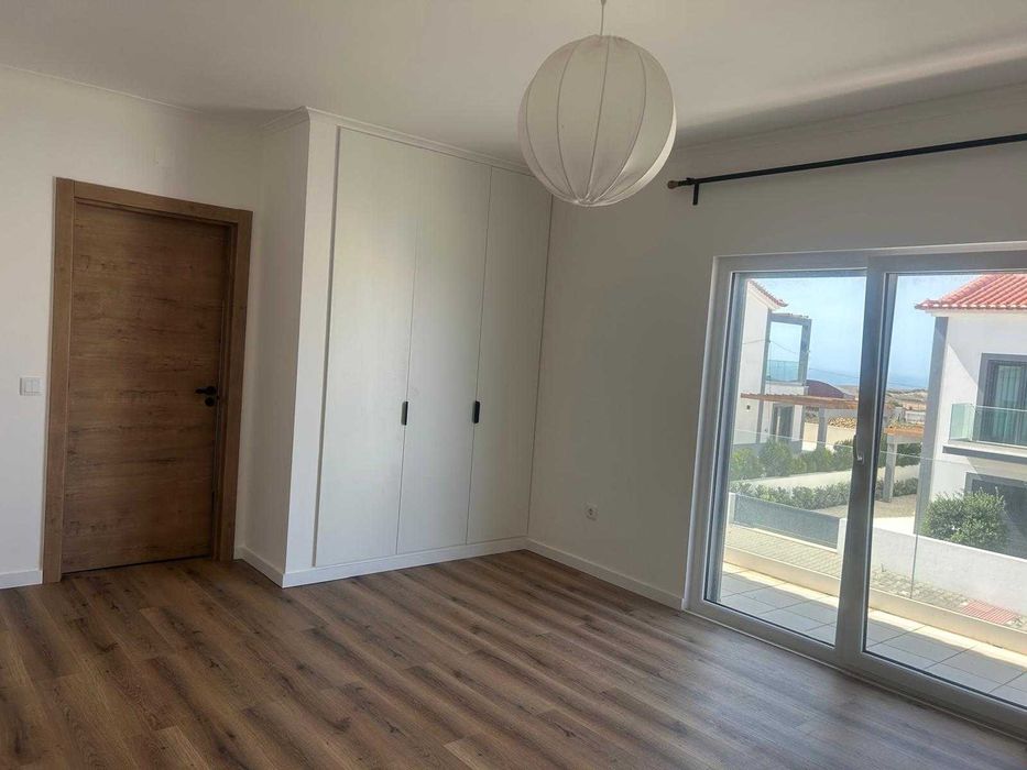 Arrenda-se Moradia Nova T3 + Escritório – Atouguia da Baleia (Peniche)