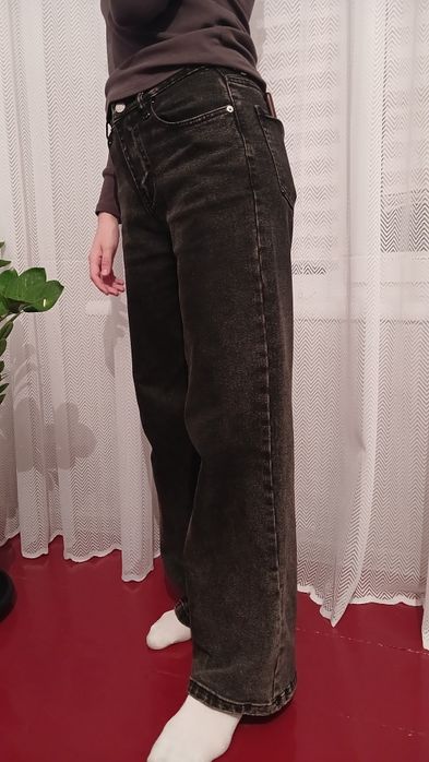 Джинсы тёмно-серые,свободного кроя