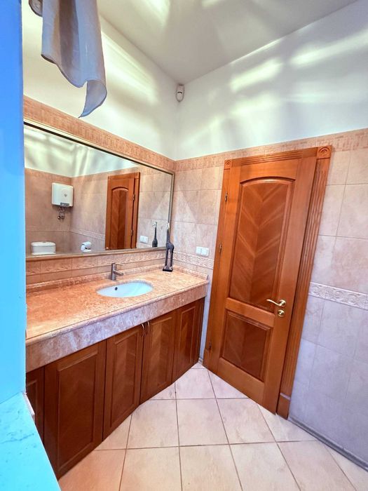 Оренда приміщення вул.Круглоуніверситетська 18/2 з меблями Фасад 105м2