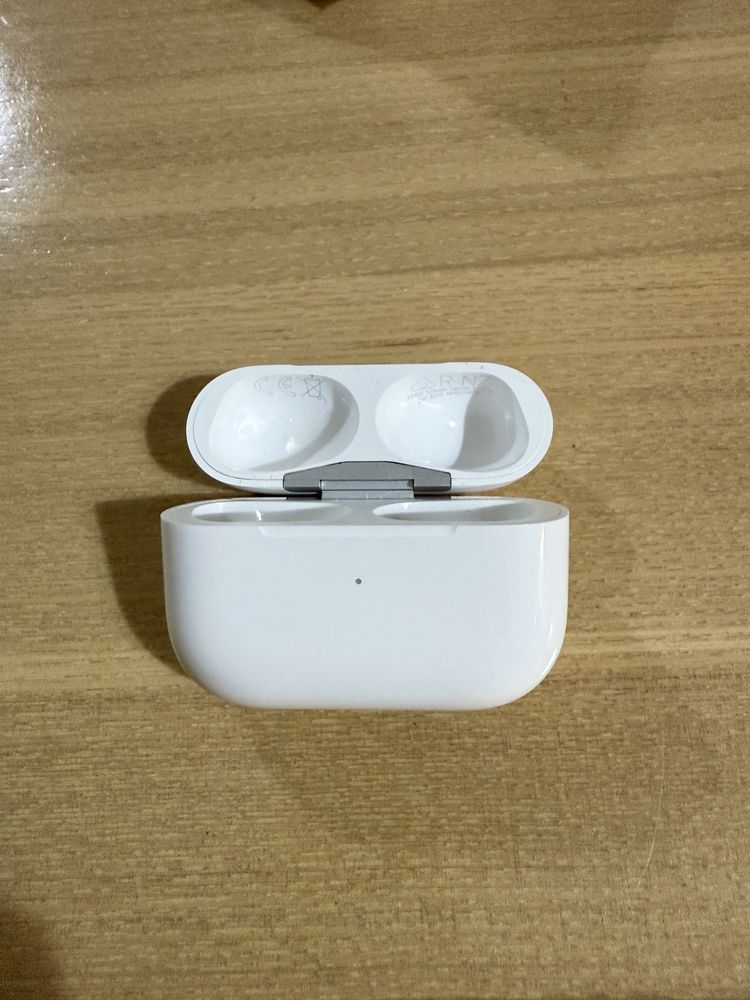 AirPods Pro (2nd generation) with MagSafe Charging Case (Lightning)