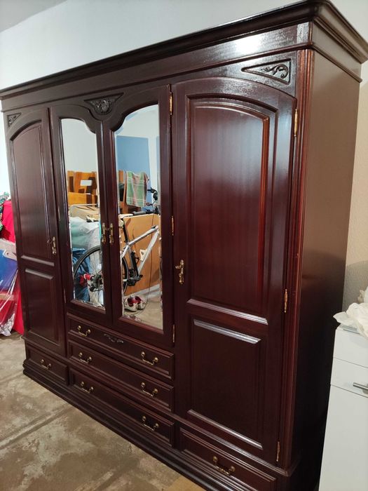 Roupeiro com 4 portas