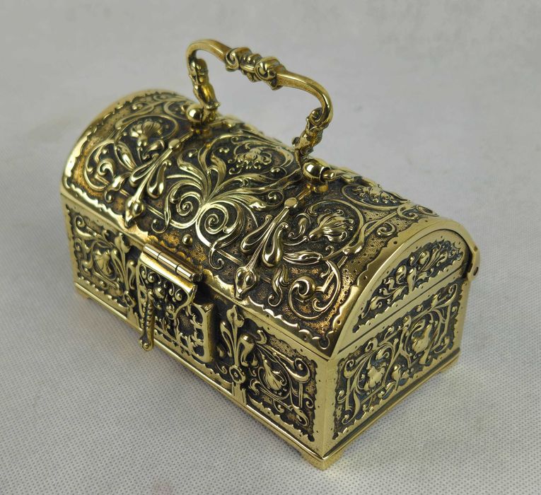 Piękna stylowa mosiężna szkatułka w kształcie kufra z Francji
