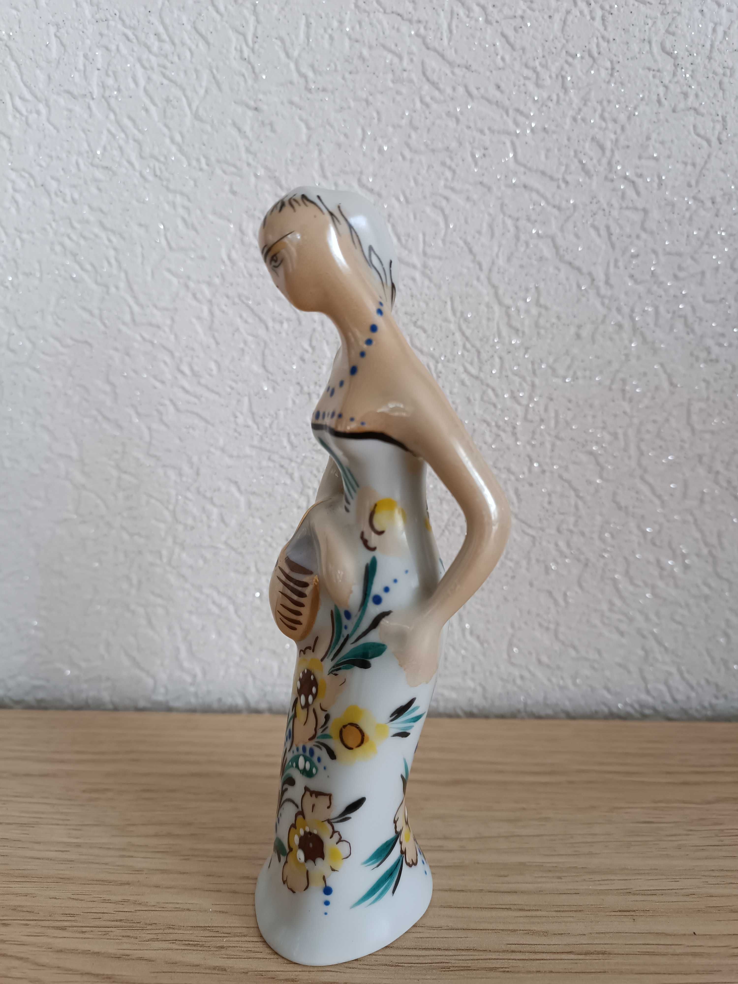 GRZYBIARKA Figurka porcelanowa " Dama z koszem"