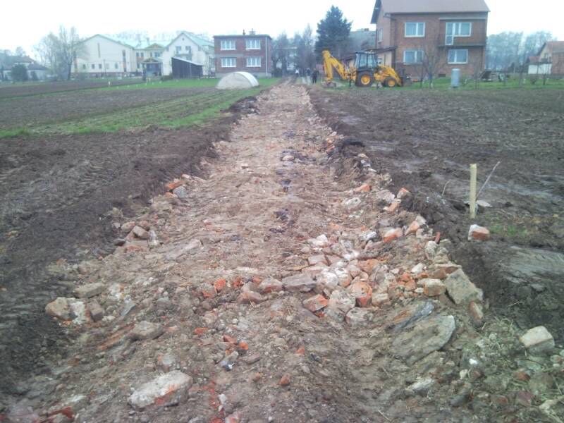 Utwardzanie dróg dojazdowych placów parkingów gruz kruszywo mielone